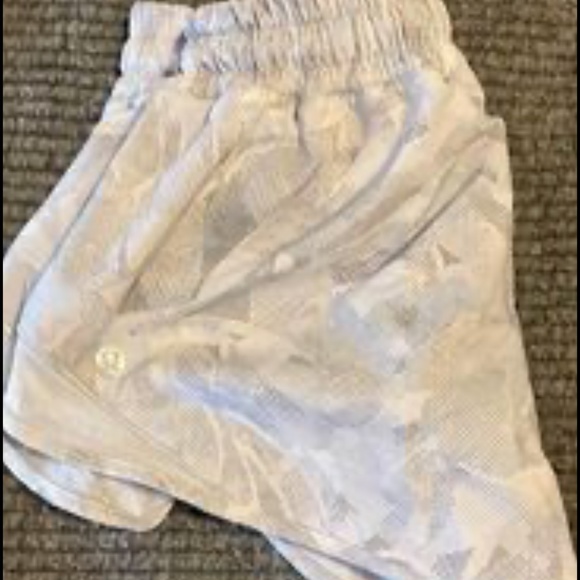 Lululemon shorts size 2 - Picture 2 of 2
